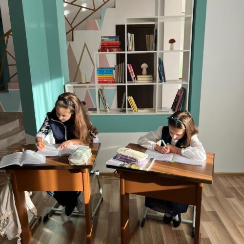 Dahlia after school - sala de activitati scolare